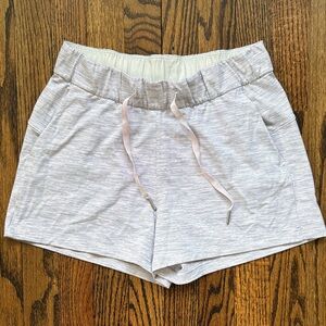Lululemon On The Fly Short 2.5” WeeAre From Space Nimbus Battleship -Size 4 Gray